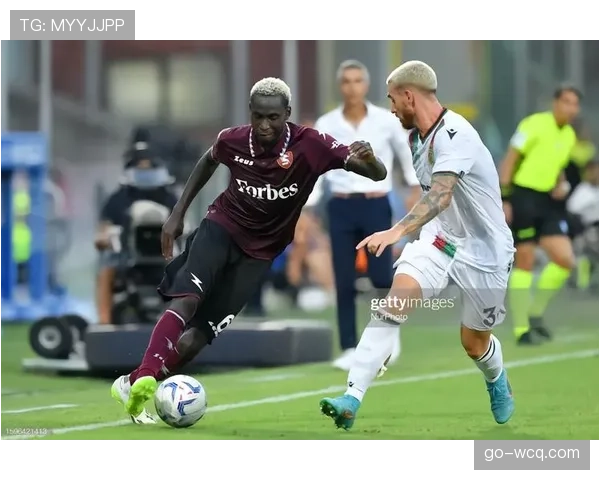 特写:萨勒尼塔纳老将坎德雷瓦仍在刷新个人远射进球纪录 特写:萨勒尼塔纳老将坎德雷瓦仍在刷新个人远射进球纪录